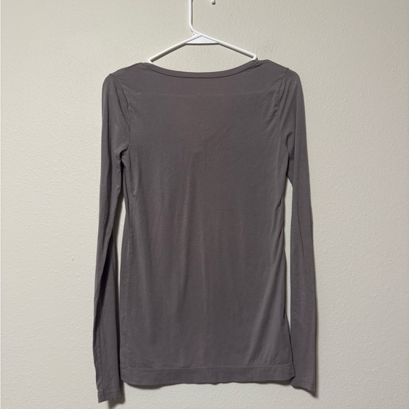 5/$55 !! 🔥 J. Crew Charcoal Long Sleeve V-Neck Top - Picture 3 of 3